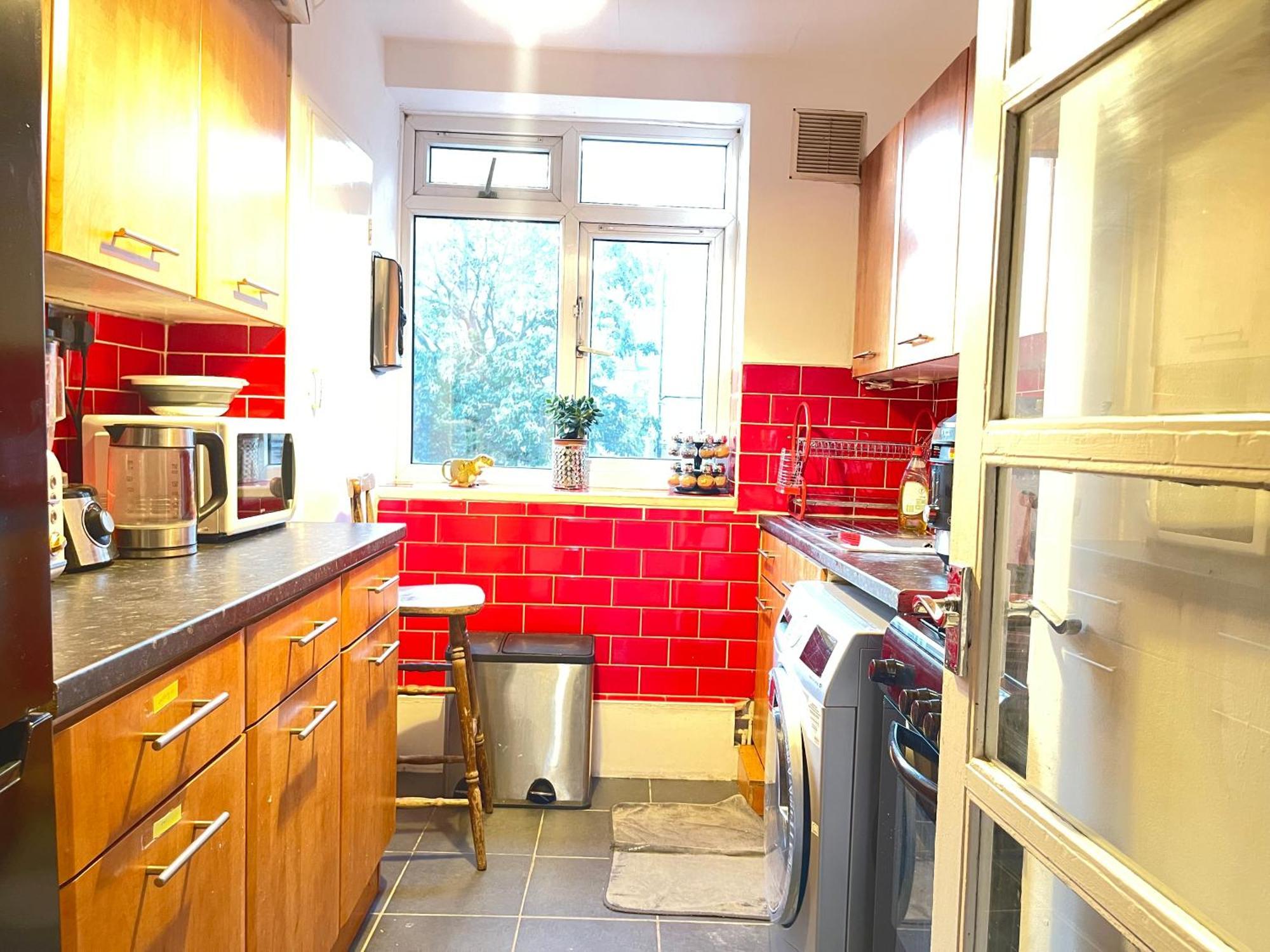 Room With King Size Bed And Shared Kitchen Raynes Park Extérieur photo